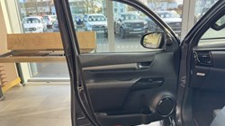 2025 (74) TOYOTA COMMERCIAL HILUX Invincible X D/Cab Pick Up 2.8 Hybrid 48V Auto 3856640