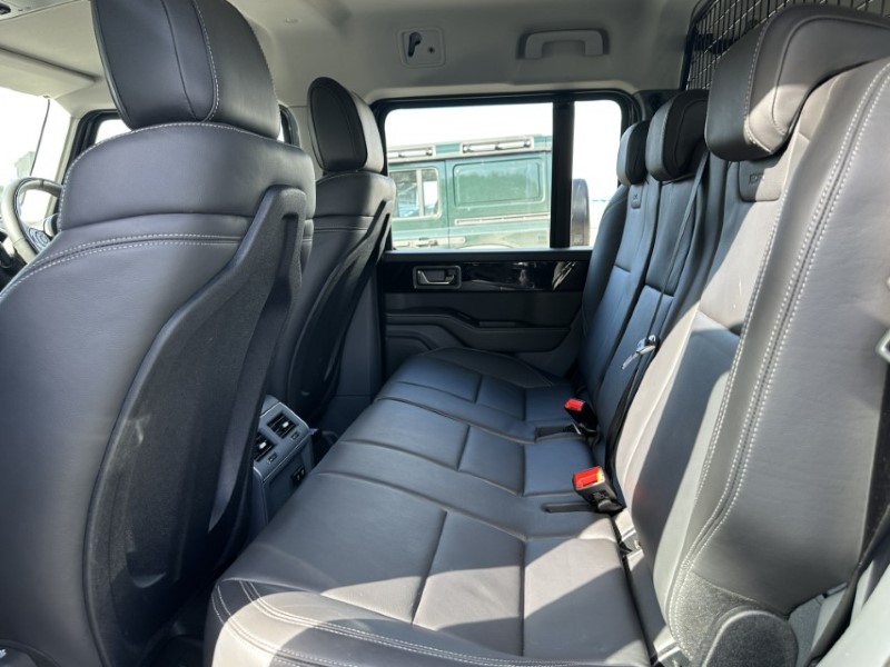 2025 (74) INEOS Commercials GRENADIER 3.0 TD Utility Auto [5 Seat] 4641001