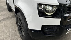 2022 (72) LAND ROVER DEFENDER 3.0 D300 X-Dynamic S 110 5dr Auto 4627313