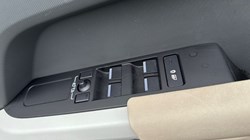 2022 (72) LAND ROVER DEFENDER 3.0 D300 X-Dynamic S 110 5dr Auto 4627302