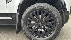 2022 (72) LAND ROVER DEFENDER 3.0 D300 X-Dynamic S 110 5dr Auto 4627288