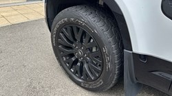 2022 (72) LAND ROVER DEFENDER 3.0 D300 X-Dynamic S 110 5dr Auto 4627320