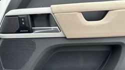 2022 (72) LAND ROVER DEFENDER 3.0 D300 X-Dynamic S 110 5dr Auto 4627301