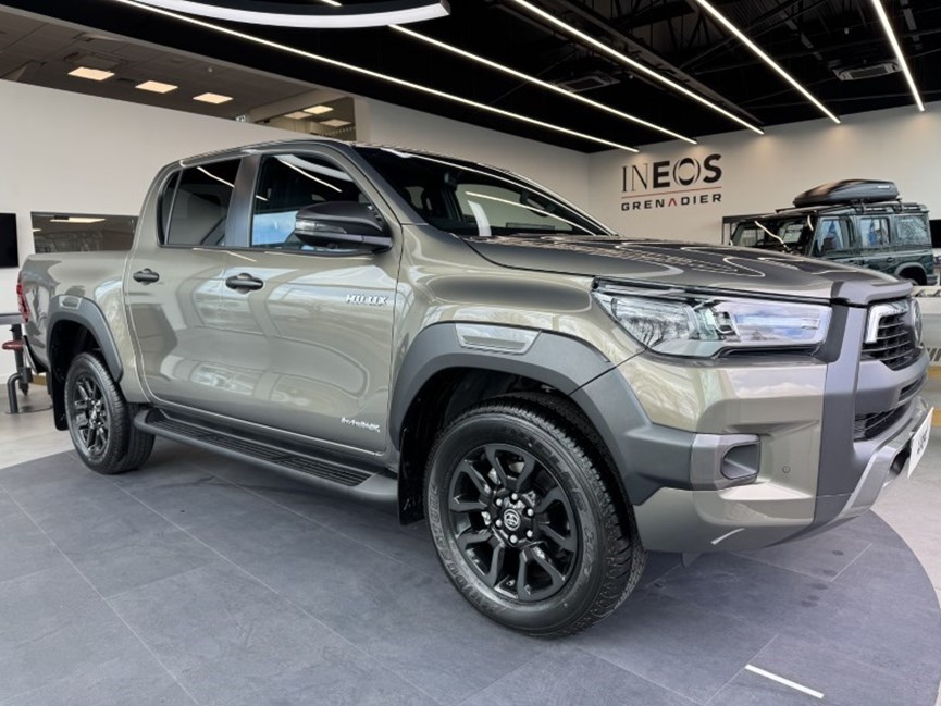 2025 (25) TOYOTA COMMERCIAL HILUX Invincible X D/Cab Pick Up 2.8 Hybrid 48V Auto