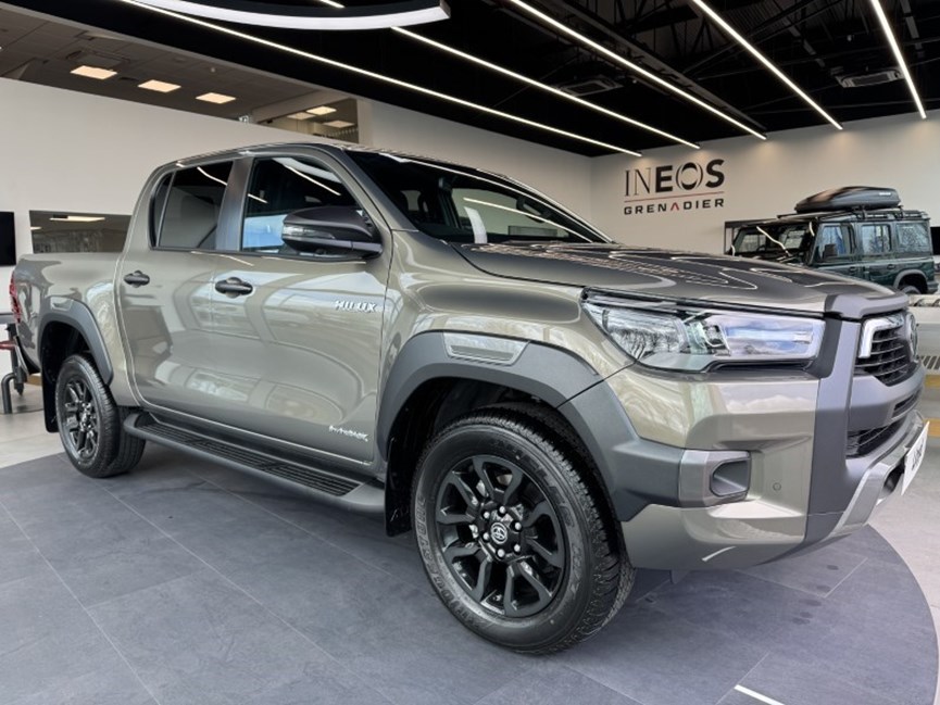 2025 (25) TOYOTA COMMERCIAL HILUX Invincible X D/Cab Pick Up 2.8 Hybrid 48V Auto