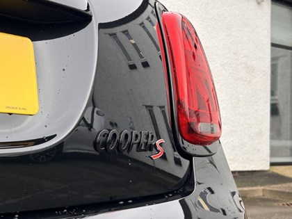  MINI HATCHBACK 2.0 Cooper S Sport Premium Plus 3dr Auto