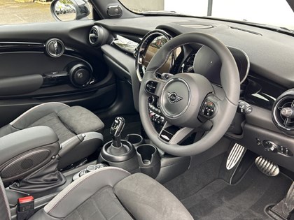  MINI HATCHBACK 2.0 Cooper S Sport Premium Plus 3dr Auto