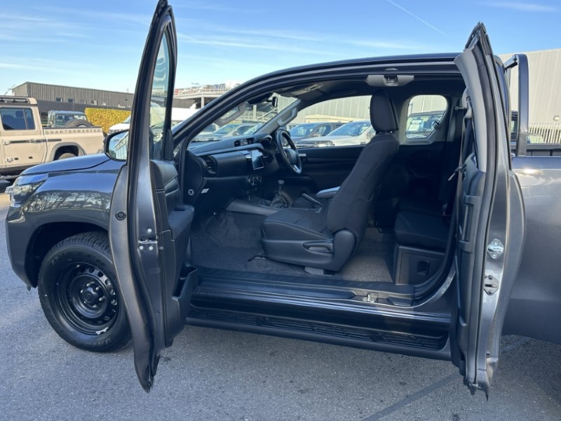 2025 (75) TOYOTA COMMERCIAL HILUX Active Extra Cab Pick Up 2.8 D-4D 4576169