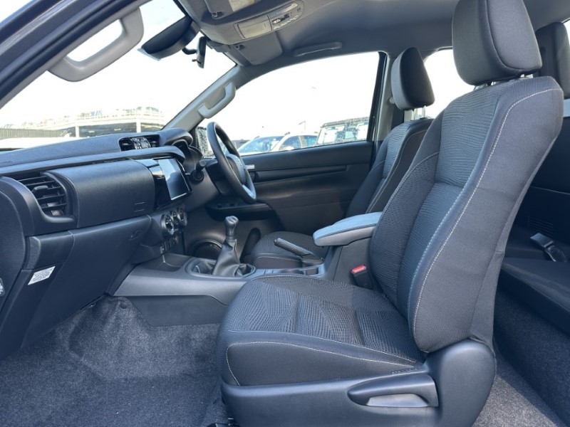2025 (75) TOYOTA COMMERCIAL HILUX Active Extra Cab Pick Up 2.8 D-4D 4576171
