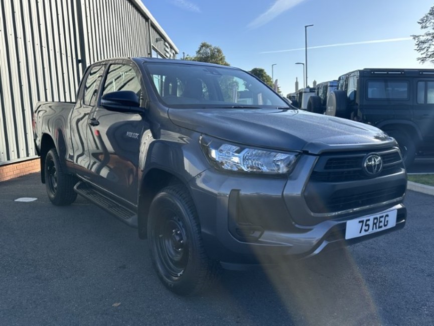 2025 (75) TOYOTA COMMERCIAL HILUX Active Extra Cab Pick Up 2.8 D-4D