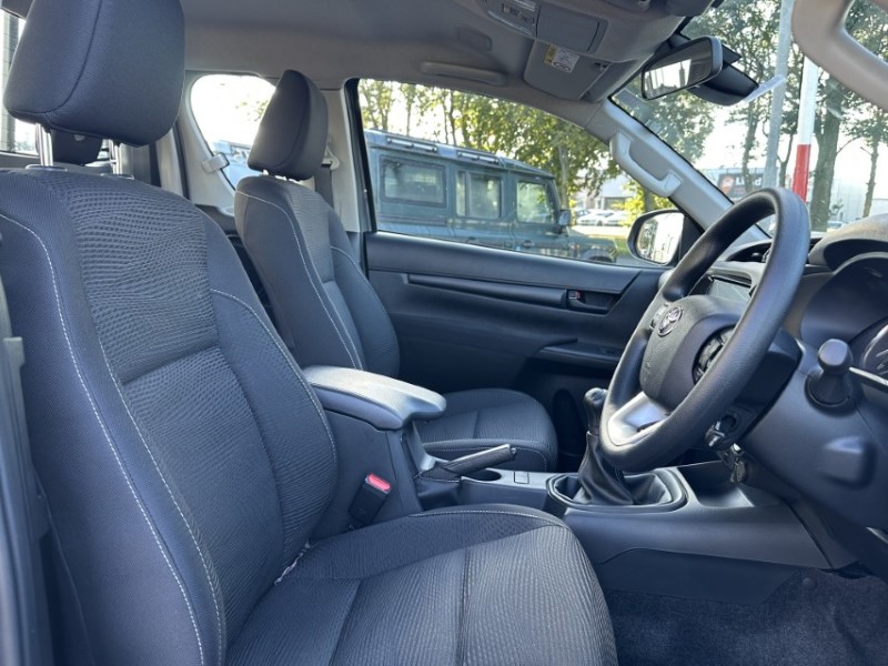 2025 (75) TOYOTA COMMERCIAL HILUX Active Extra Cab Pick Up 2.8 D-4D 4576176