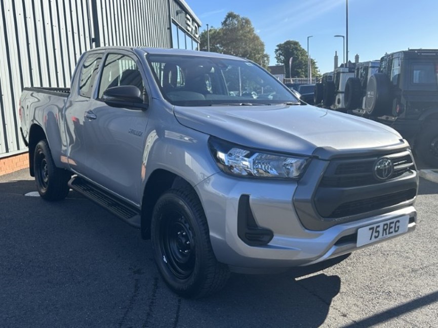 2025 (75) TOYOTA COMMERCIAL HILUX Active Extra Cab Pick Up 2.8 D-4D
