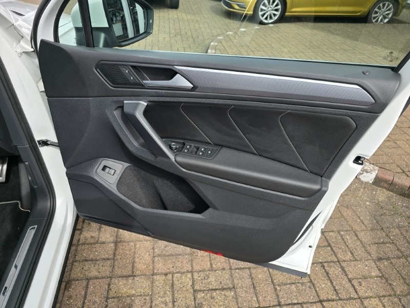 2018 (68) VOLKSWAGEN TIGUAN 2.0 TDi 150 4Motion R-Line 5dr DSG 4954515