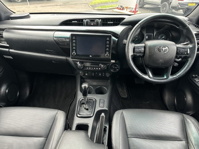 2022 (22) TOYOTA COMMERCIAL HILUX Invincible X D/Cab Pick Up 2.8 D-4D Auto 4724693