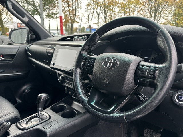 2022 (22) TOYOTA COMMERCIAL HILUX Invincible X D/Cab Pick Up 2.8 D-4D Auto 4724702