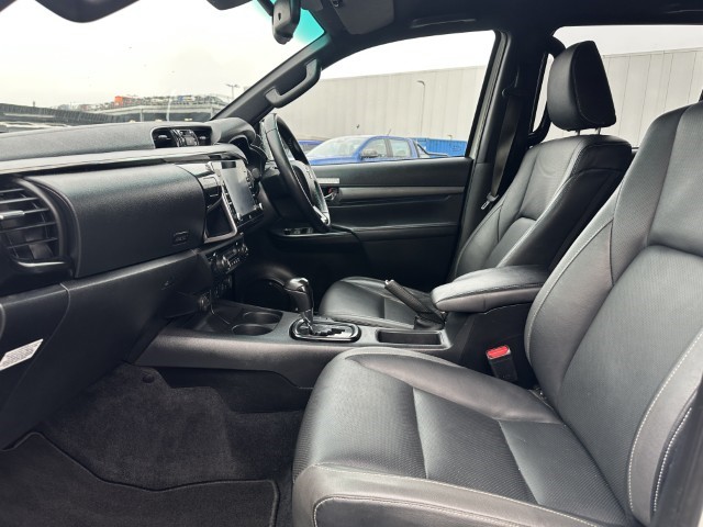 2022 (22) TOYOTA COMMERCIAL HILUX Invincible X D/Cab Pick Up 2.8 D-4D Auto 4724695
