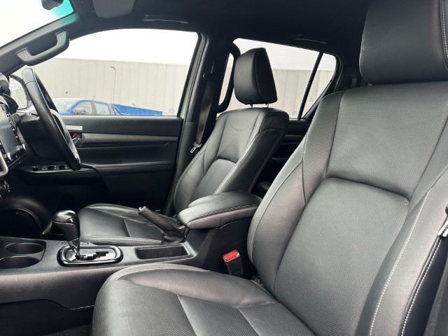 2022 (22) TOYOTA COMMERCIAL HILUX Invincible X D/Cab Pick Up 2.8 D-4D Auto 4724696