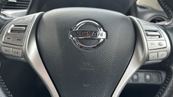 2020 (70) NISSAN COMMERCIAL NAVARA Double Cab Pick Up Tekna 2.3dCi 190 TT 4WD 4752115