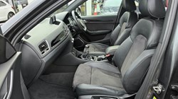 2018 (18) AUDI Q3 2.0 TDI Black Edition 5dr 4806656