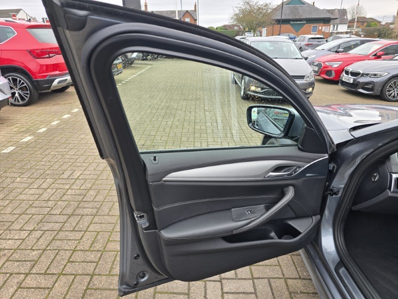 2018 (68) BMW 5 SERIES 520d M Sport 5dr Auto 4815418