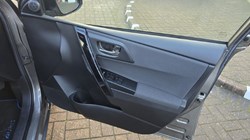 2017 (67) TOYOTA AURIS 1.8 Hybrid Business Edition TSS 5dr CVT 4850578