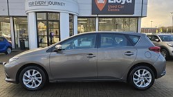 2017 (67) TOYOTA AURIS 1.8 Hybrid Business Edition TSS 5dr CVT 4850563