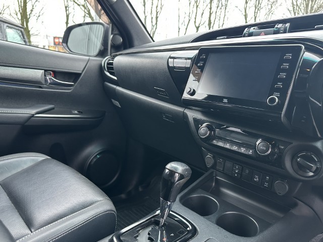 2020 (70) TOYOTA COMMERCIAL HILUX Invincible X D/Cab Pick Up 2.8 D-4D Auto 4902174