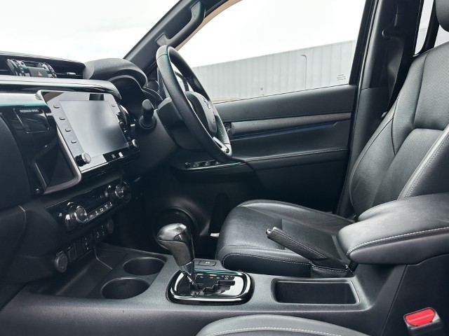 2020 (70) TOYOTA COMMERCIAL HILUX Invincible X D/Cab Pick Up 2.8 D-4D Auto 4902165