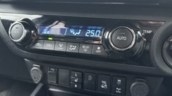 2020 (70) TOYOTA COMMERCIAL HILUX Invincible X D/Cab Pick Up 2.8 D-4D Auto 4902180