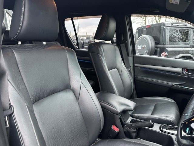 2020 (70) TOYOTA COMMERCIAL HILUX Invincible X D/Cab Pick Up 2.8 D-4D Auto 4902173