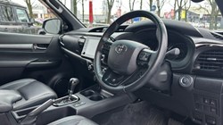 2020 (70) TOYOTA COMMERCIAL HILUX Invincible X D/Cab Pick Up 2.8 D-4D Auto 4902171