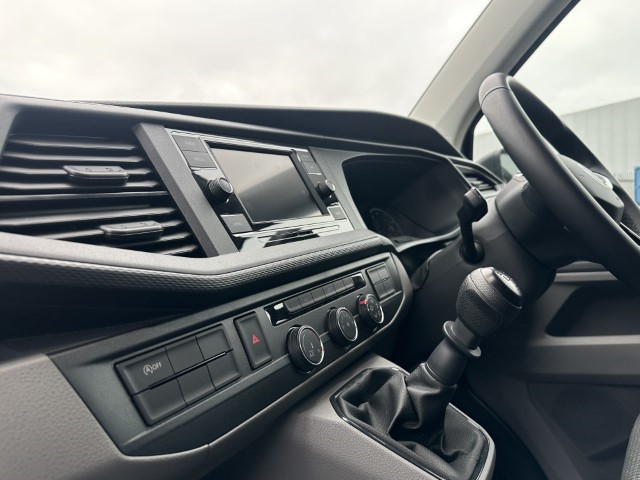 2024 (73) VOLKSWAGEN COMMERCIAL TRANSPORTER 2.0 TDI 110 Startline Van 4904578