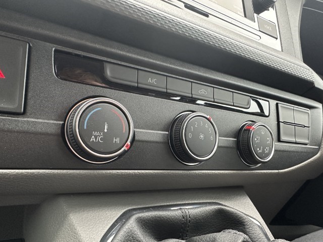 2024 (73) VOLKSWAGEN COMMERCIAL TRANSPORTER 2.0 TDI 110 Startline Van 4904584