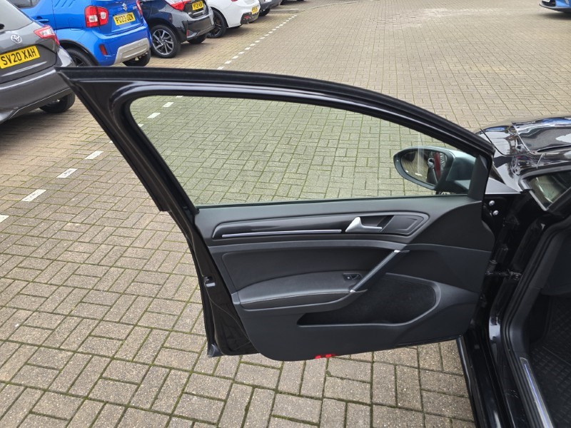 2019 (19) VOLKSWAGEN GOLF 2.0 TSI 300 R 5dr 4MOTION DSG 4906203