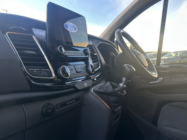 2022 (71) FORD COMMERCIAL TRANSIT CUSTOM 2.0 EcoBlue 130ps Low Roof D/Cab Limited Van 4931373