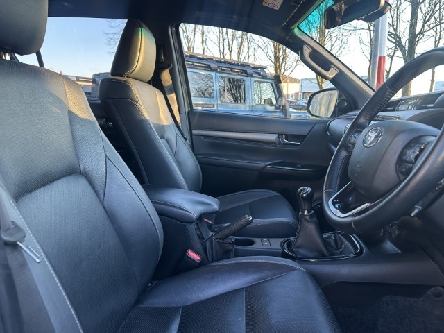 2021 (70) TOYOTA COMMERCIAL HILUX Invincible X D/Cab Pick Up 2.8 D-4D 4924057