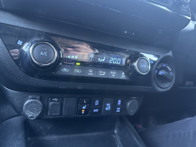 2021 (70) TOYOTA COMMERCIAL HILUX Invincible X D/Cab Pick Up 2.8 D-4D 4924064