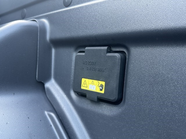 2025 (74) INEOS Commercials QUARTERMASTER 3.0 TD Trialmaster Edition Double Cab Pick Up Auto 4940821