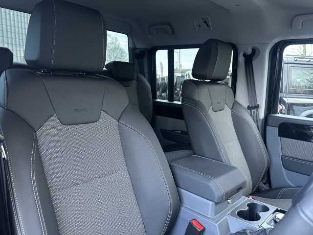 2025 (74) INEOS Commercials QUARTERMASTER 3.0 TD Trialmaster Edition Double Cab Pick Up Auto 4940840