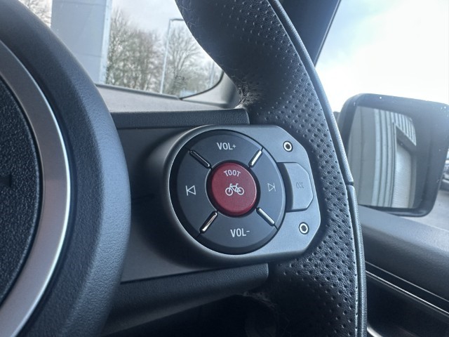 2025 (74) INEOS Commercials QUARTERMASTER 3.0 TD Trialmaster Edition Double Cab Pick Up Auto 4940843