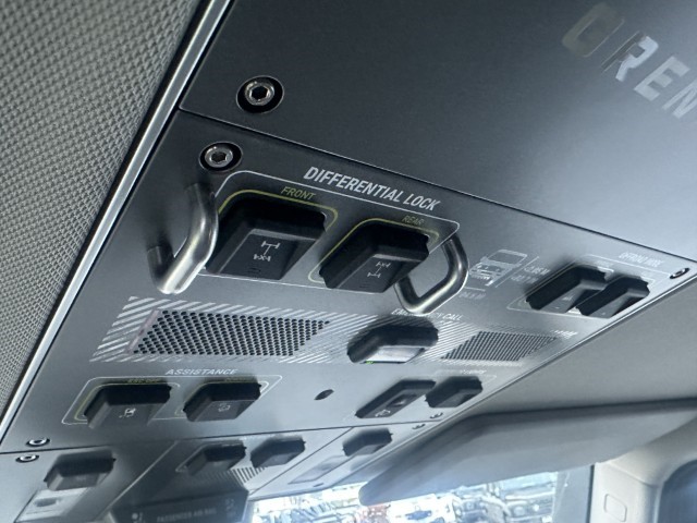 2025 (74) INEOS Commercials QUARTERMASTER 3.0 TD Trialmaster Edition Double Cab Pick Up Auto 4940830