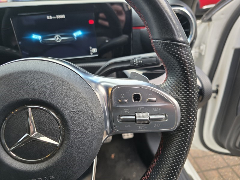 2018 (68) MERCEDES-BENZ A CLASS A180d AMG Line 5dr Auto 4946171