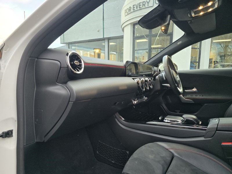 2018 (68) MERCEDES-BENZ A CLASS A180d AMG Line 5dr Auto 4946164