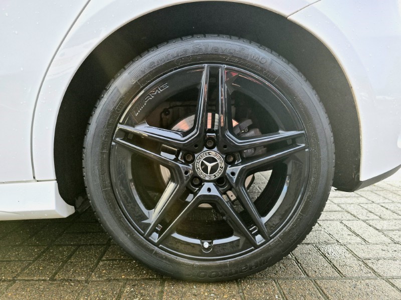 2018 (68) MERCEDES-BENZ A CLASS A180d AMG Line 5dr Auto 4946153