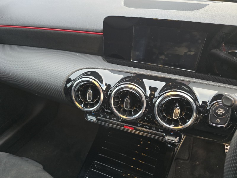 2018 (68) MERCEDES-BENZ A CLASS A180d AMG Line 5dr Auto 4946168