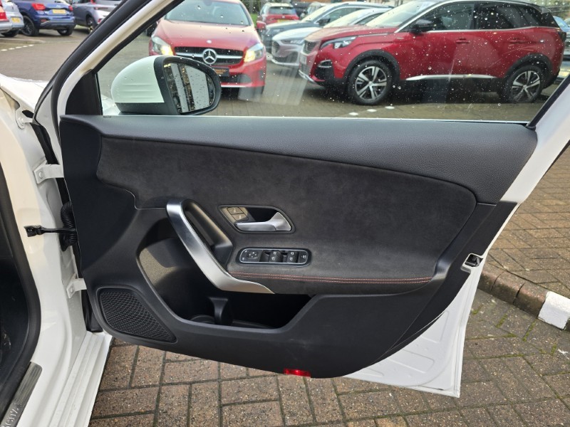 2018 (68) MERCEDES-BENZ A CLASS A180d AMG Line 5dr Auto 4946165