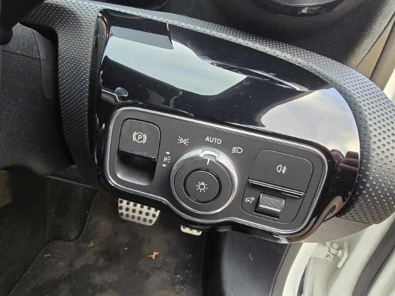 2018 (68) MERCEDES-BENZ A CLASS A180d AMG Line 5dr Auto 4946172