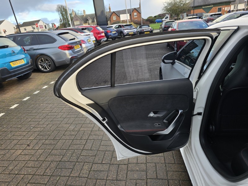 2018 (68) MERCEDES-BENZ A CLASS A180d AMG Line 5dr Auto 4946156