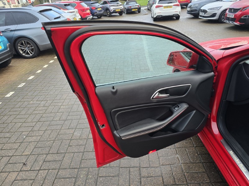 2016 (16) MERCEDES-BENZ A CLASS A180 Sport 5dr 4947042