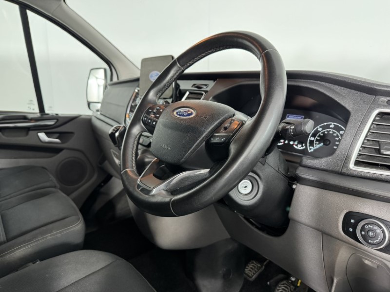 2023 (23) FORD COMMERCIAL TRANSIT CUSTOM 2.0 EcoBlue 130ps Low Roof D/Cab Limited Van 5301527